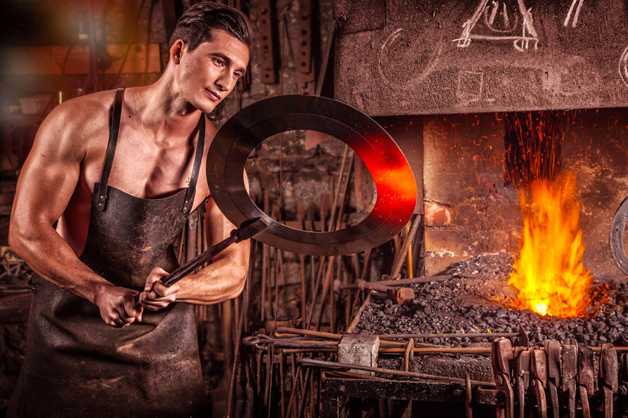 Image of a blacksmith depicting how to be an ironworker