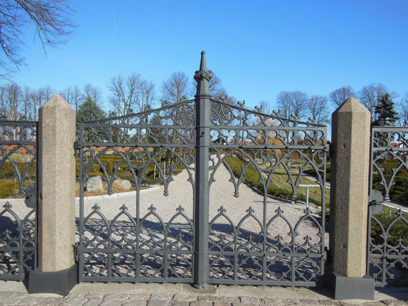 Image of an iron gate representing how to be a metal painter.
