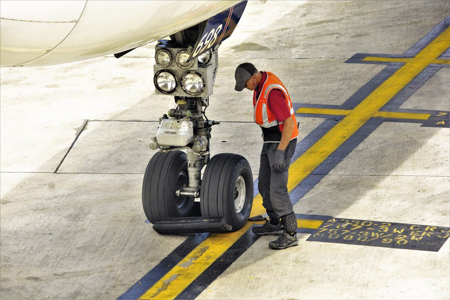Image of an aircraft mechanic inspecting an aircraft denoting how to be an aircraft mechanic.